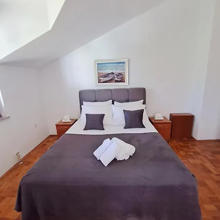 Sanja-centar * Sveti Filip i Jakov